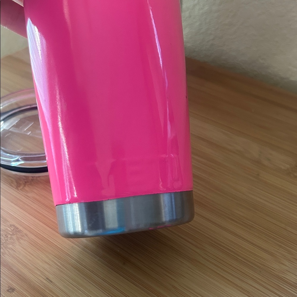 YETI Pink Travel Mug with Transparent Lid 20 ounces - Picture 5 of 6